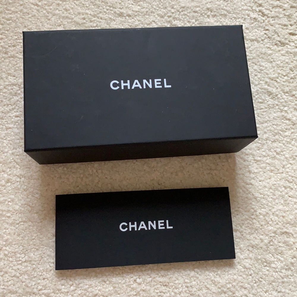 Chanel sunglass box black and white